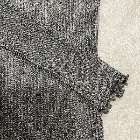 Chic Gray Ribbed Sweater - Picture 2 of 4